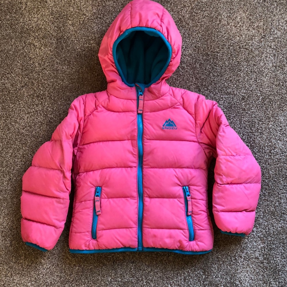 Warm and cozy girls puffer coat!